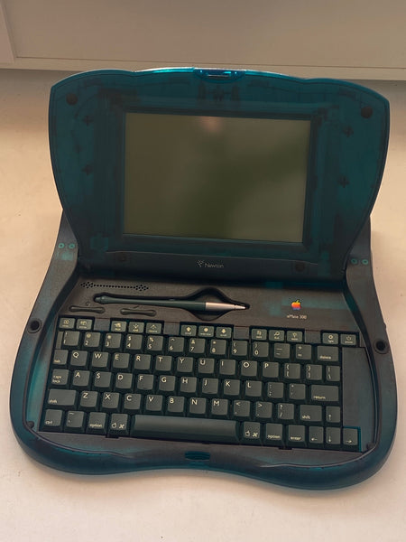 Genuine Apple Newton eMate 300 Retro Laptop Portable Computer Collectible Boxed E-Mate